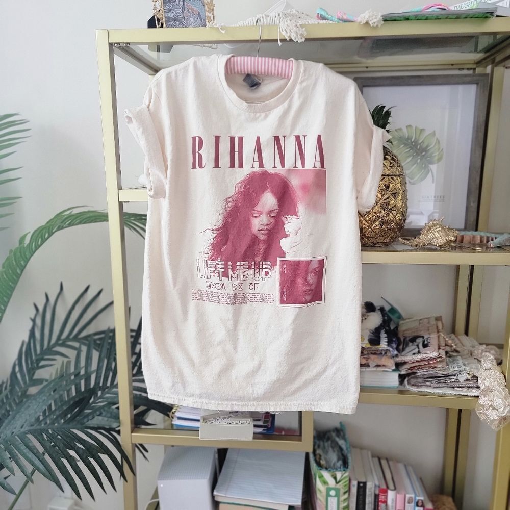 Rihanna Lift Me Up Vintage 90s style Graphic Tee!